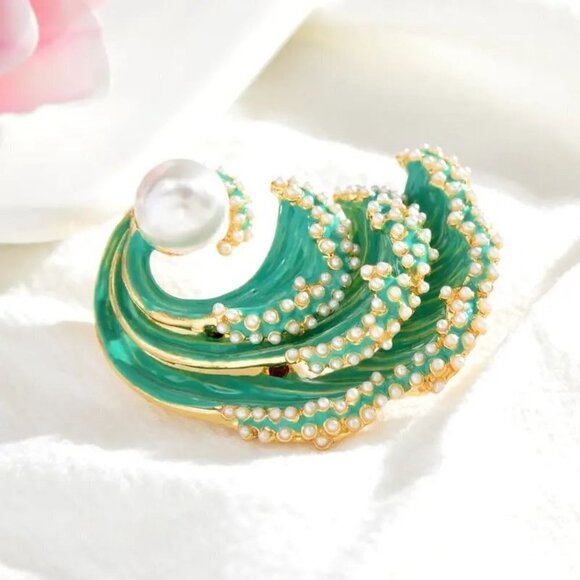 Nautical Themed Faux Pearls Sea Wave Elegant Brooch (Green) - Picture 2 of 4